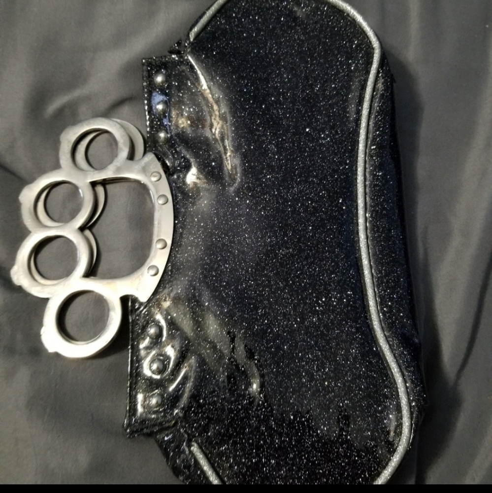 Too fast clutch purse